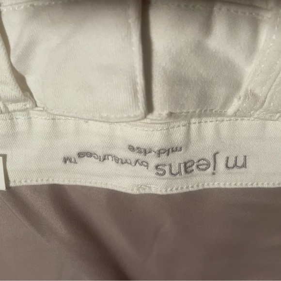 Maurices Women's Off-White Cropped Jean capris mid rise 12 nwt - Picture 4 of 6